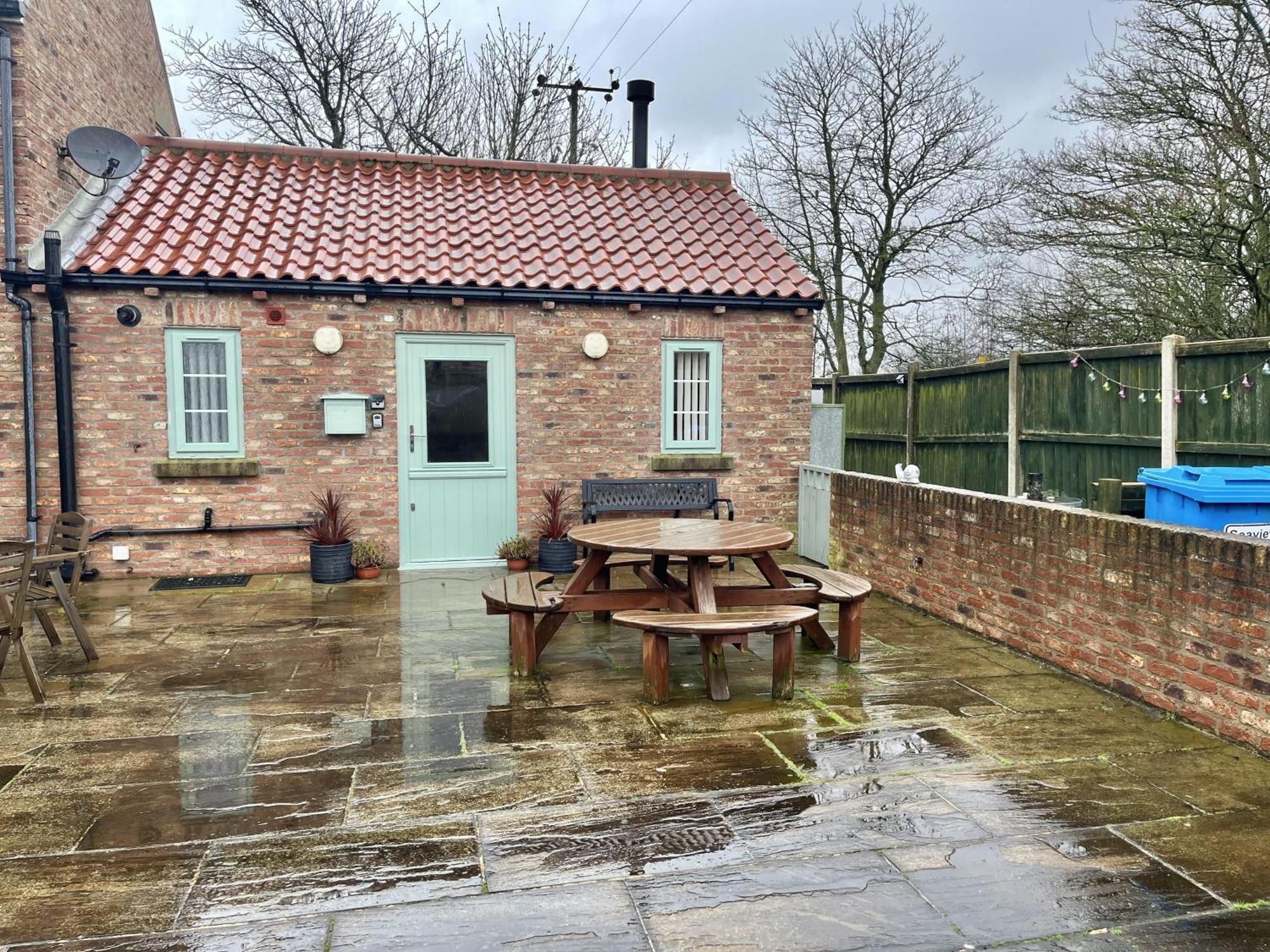 Cosy Village Location - One Bedroom Barn Barmston ภายนอก รูปภาพ